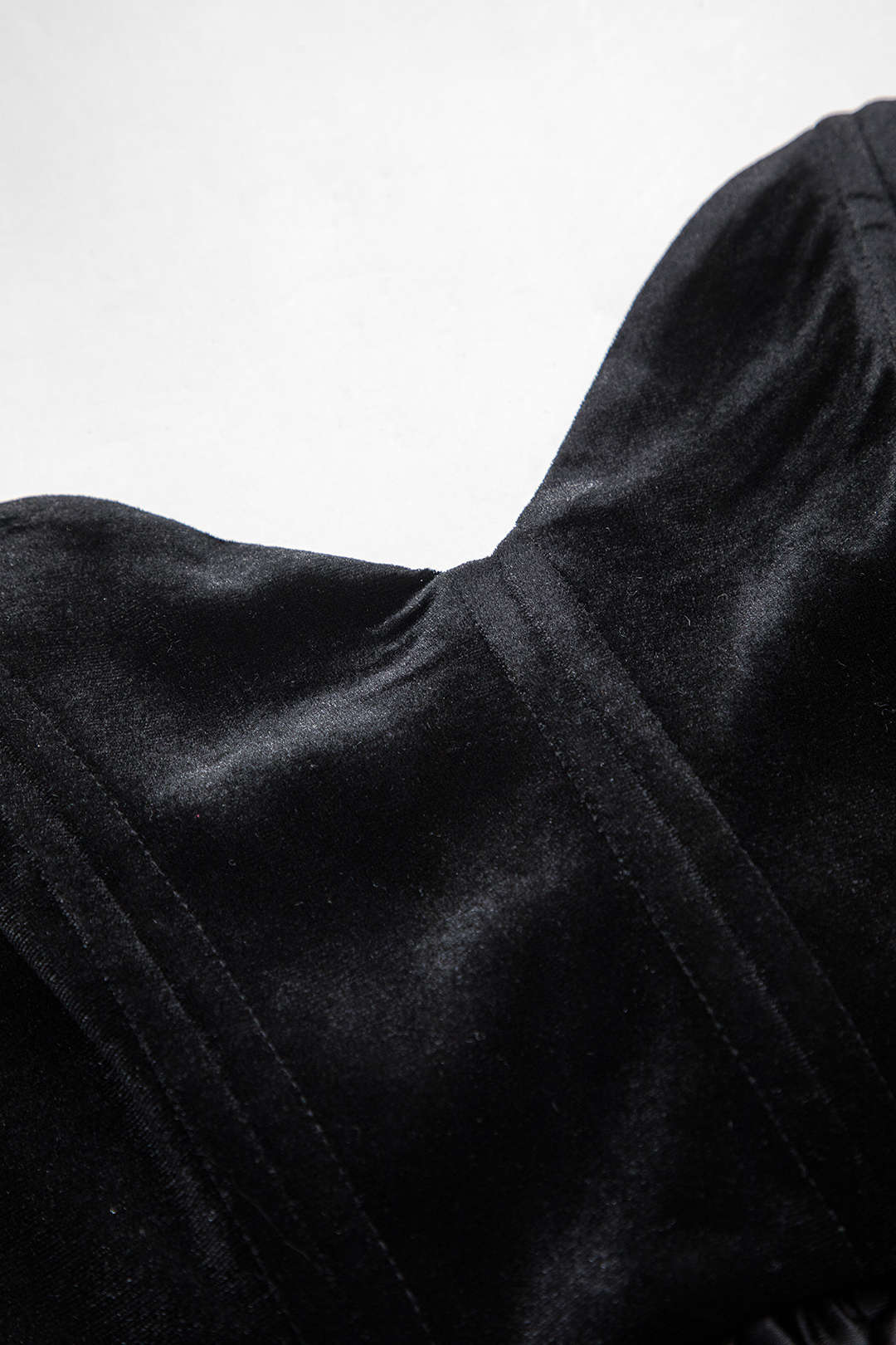Jennifer | Corsagen-Top mit Herz-Ausschnitt und voluminösem Satin-Peplum - Image 3