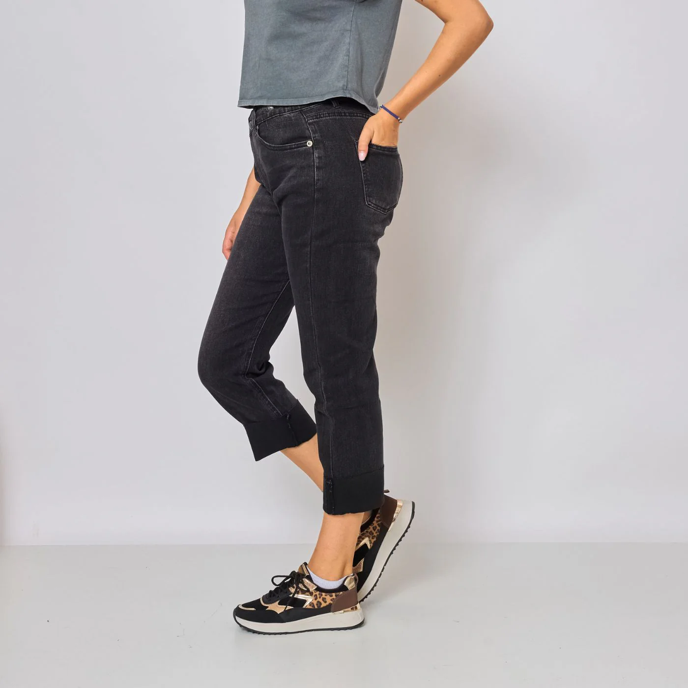 Jessica – Jeans mit asymmetrischem Verschluss - Image 4