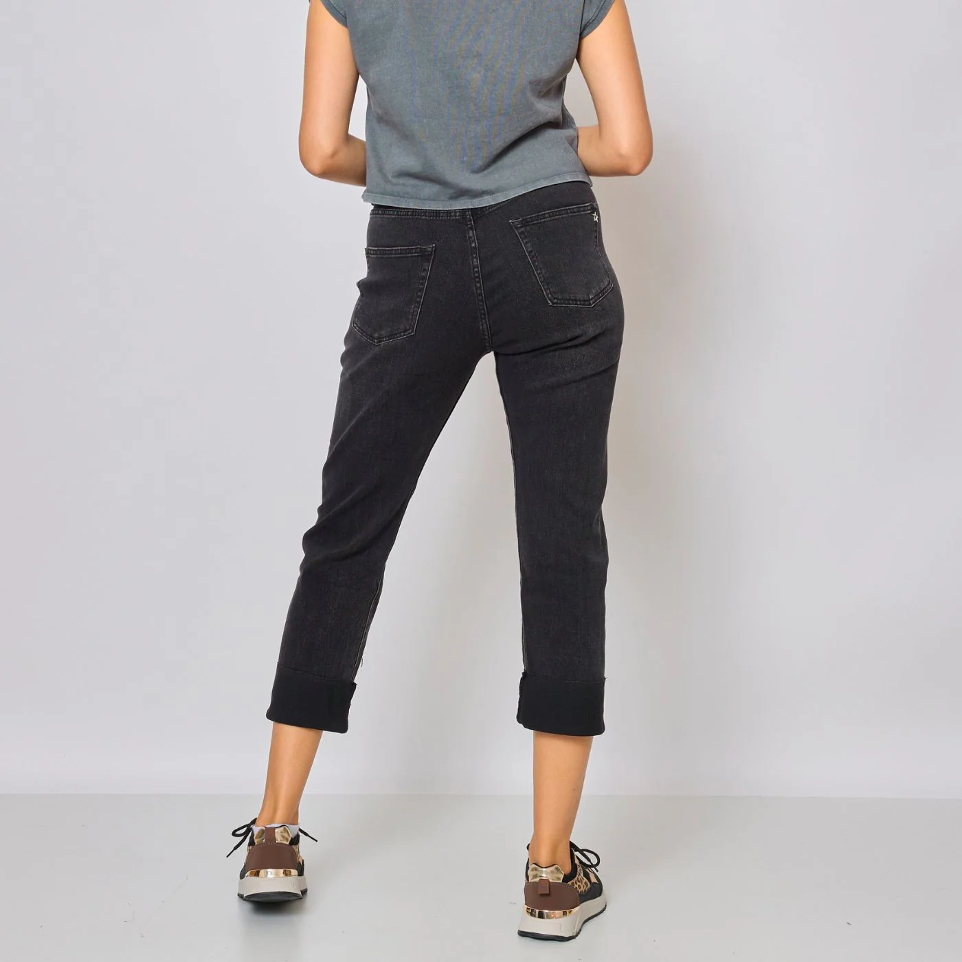 Jessica – Jeans mit asymmetrischem Verschluss - Image 5