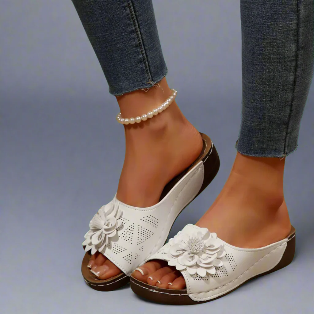 Jolanda | Elegante orthopädische Sandalen mit floralem Muster - Image 2