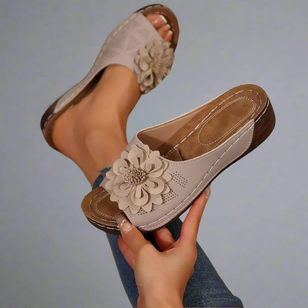 Jolanda | Elegante orthopädische Sandalen mit floralem Muster - Image 4