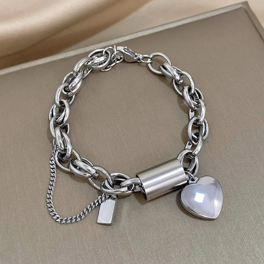 Julia - Goldenes Herzarmband - Image 2