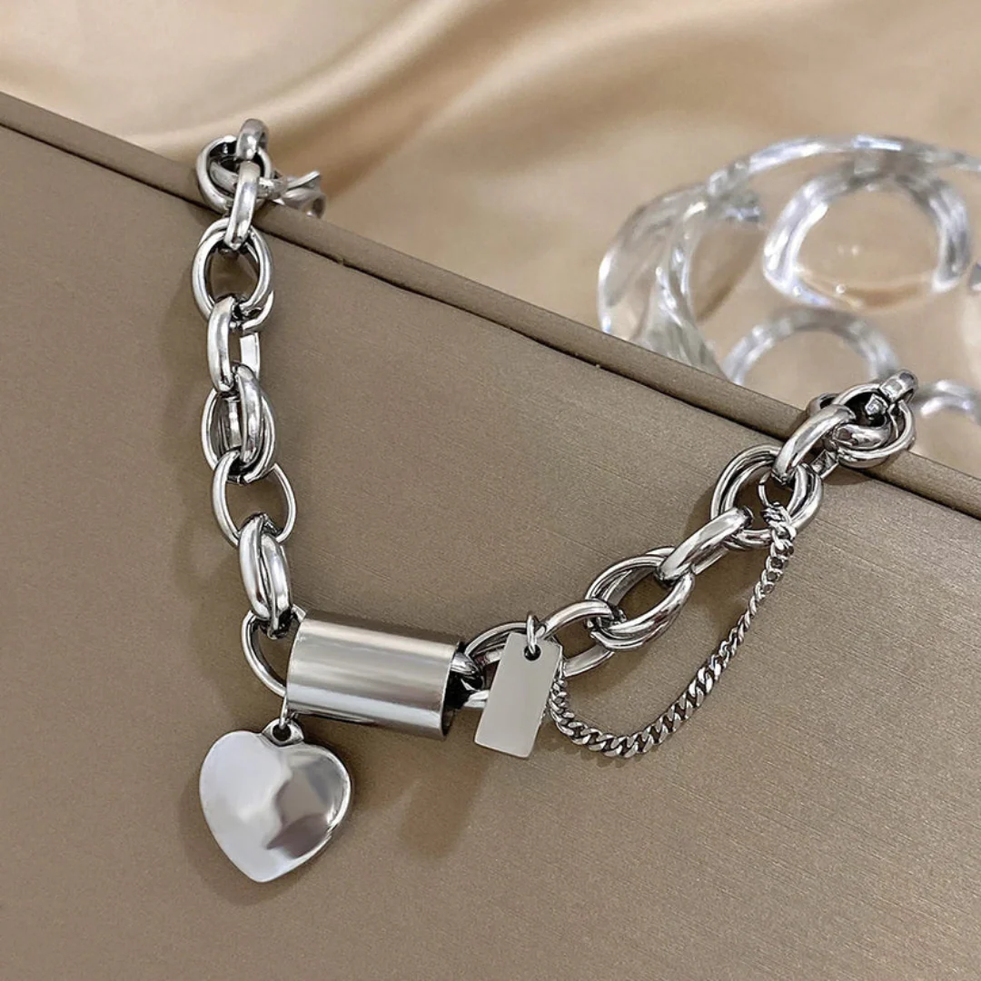 Julia - Goldenes Herzarmband - Image 4