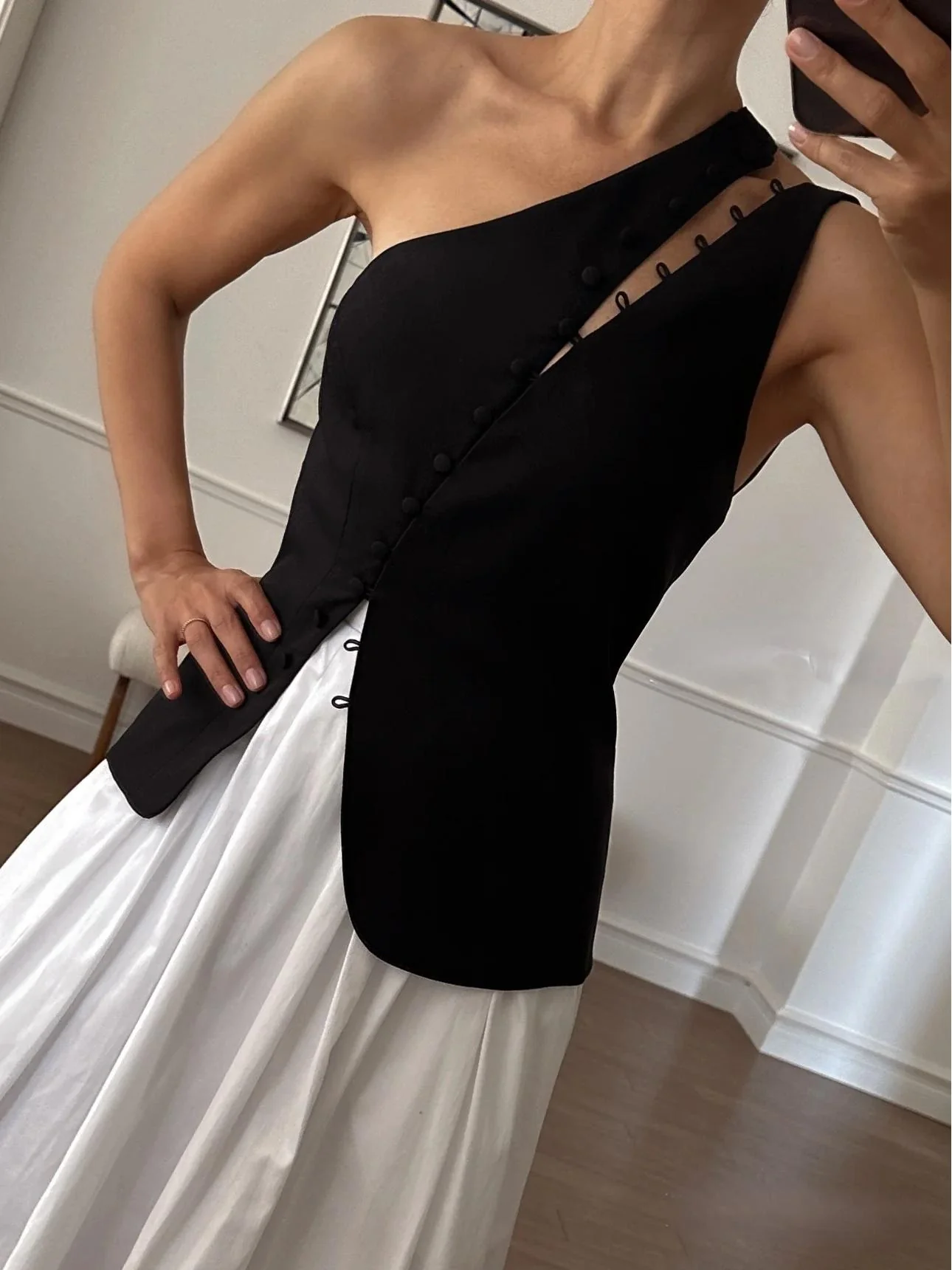 Juliane™ Zeitloser Asymmetrie-Look - Image 2