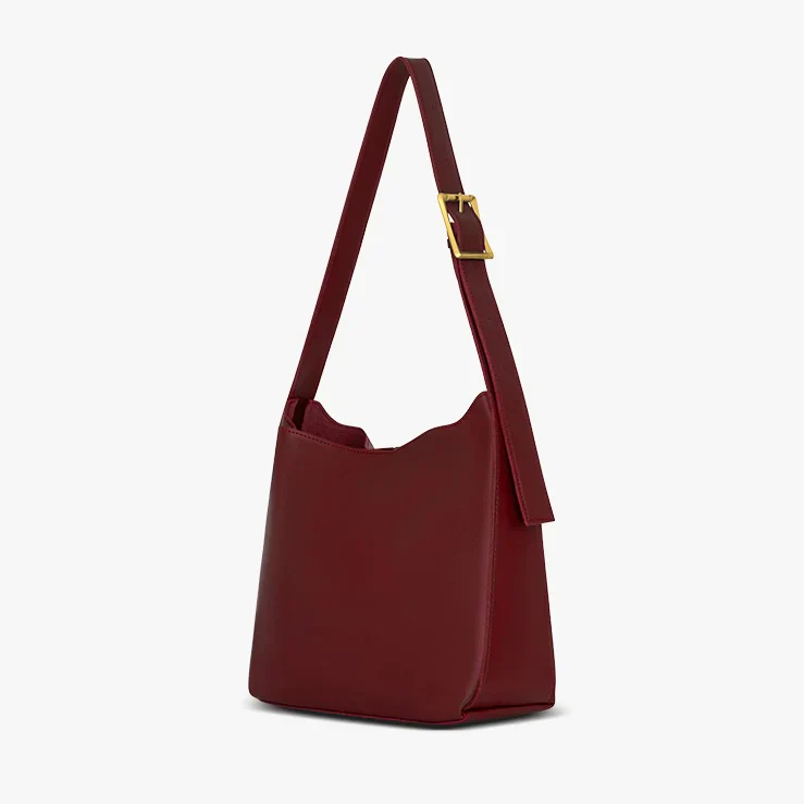 JULIE - Image 15