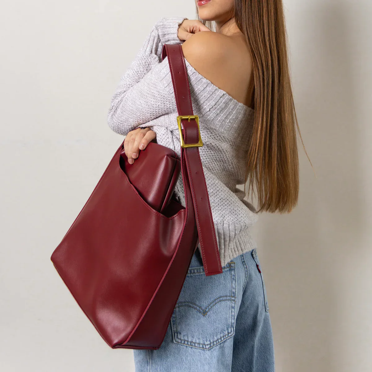 JULIE - Image 16