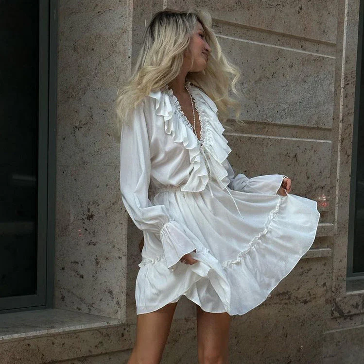 Julie | Kurzes Kleid mit Rüschen und Puffärmeln - Image 2