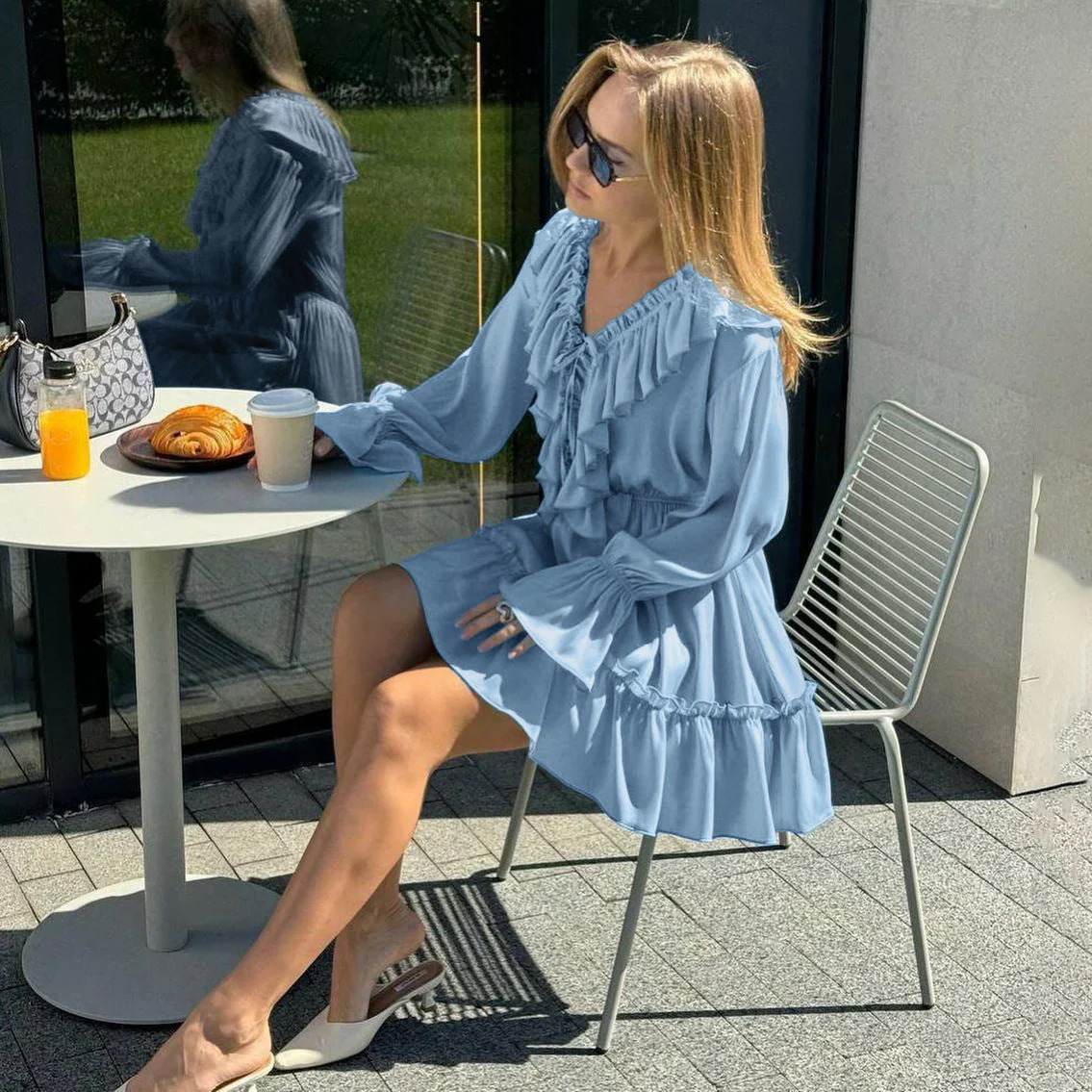 Julie | Kurzes Kleid mit Rüschen und Puffärmeln - Image 6