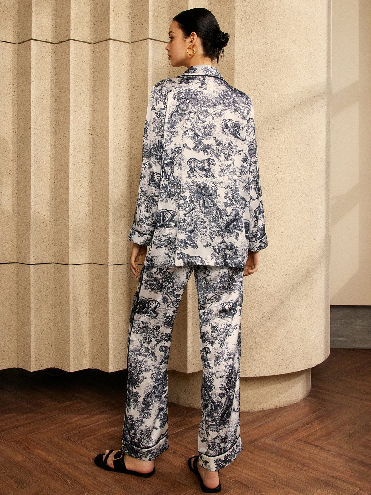 Juliette | Seidenähnlicher Pyjama-Style Zweiteiler – Trendiger Loungewear-Look für Tag & Nacht - Image 5