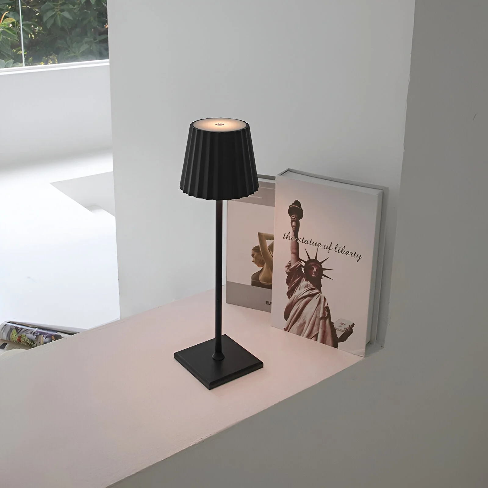 Kabellose LED-Tischlampe mit Touch-Dimmer – Aluminium, 3 Helligkeitsstufen, 24h Akku - Image 2