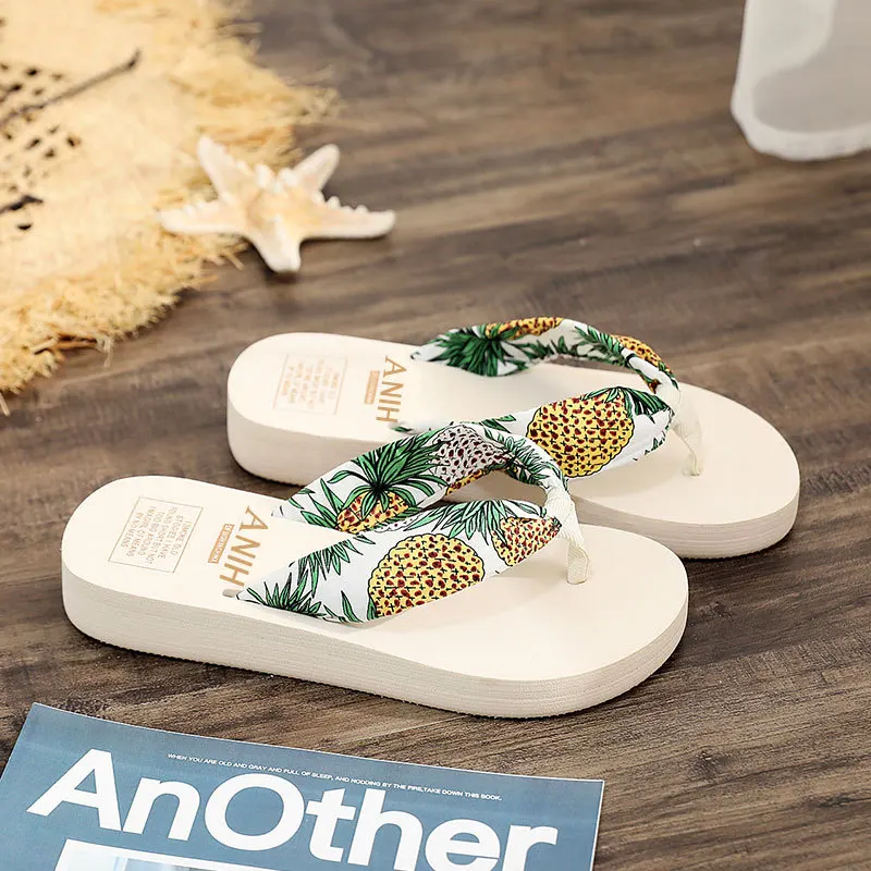 Kaelis – Boho-Flip-Flops mit floralem Satin-Riemen - Image 3