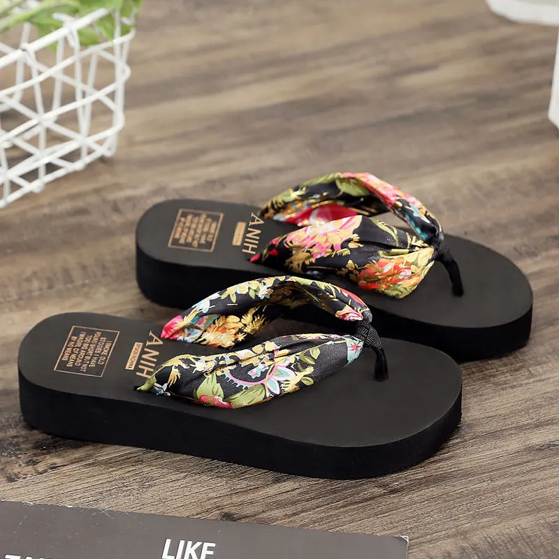 Kaelis – Boho-Flip-Flops mit floralem Satin-Riemen - Image 5