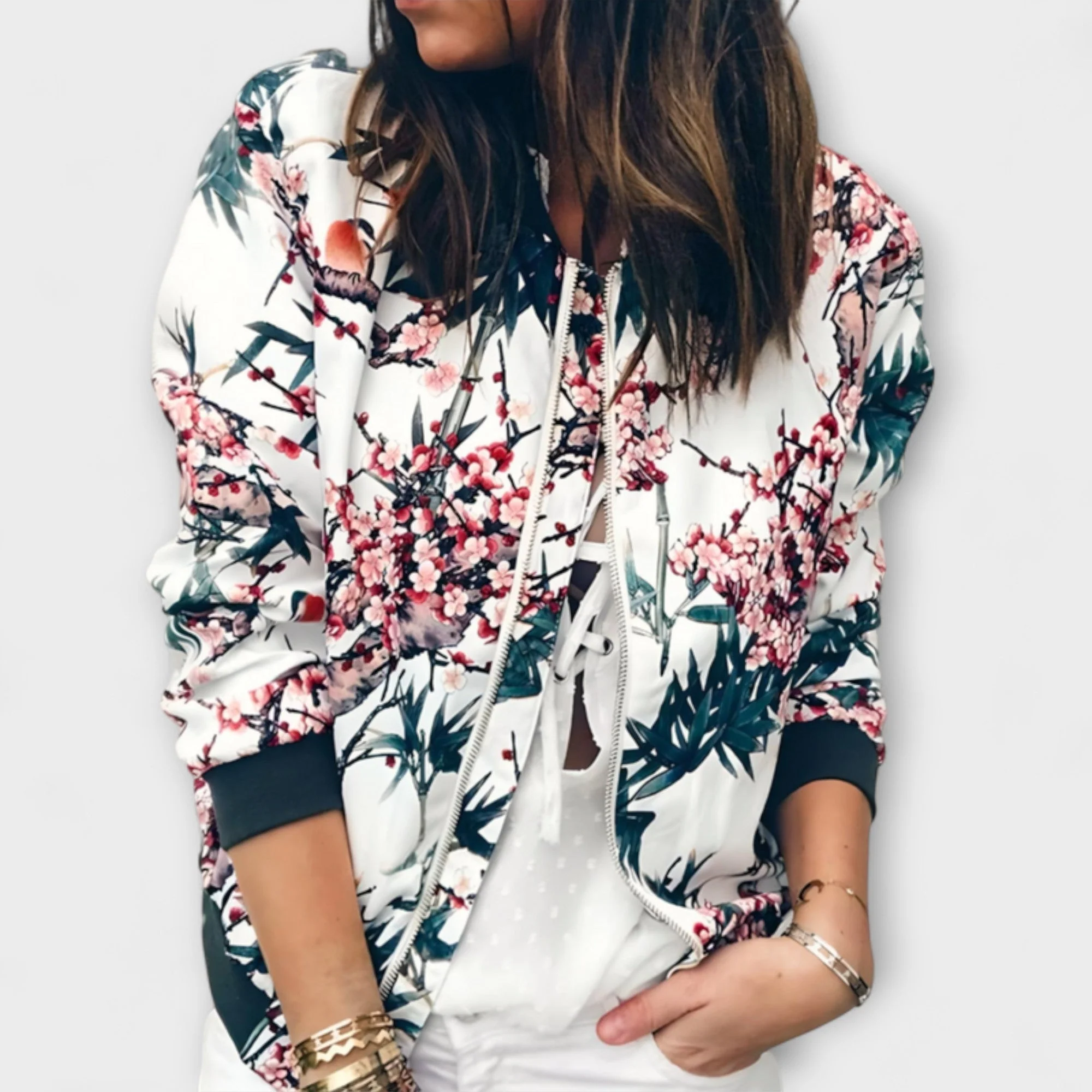 Kalira – Bomberjacke mit Blumenmuster - Image 3