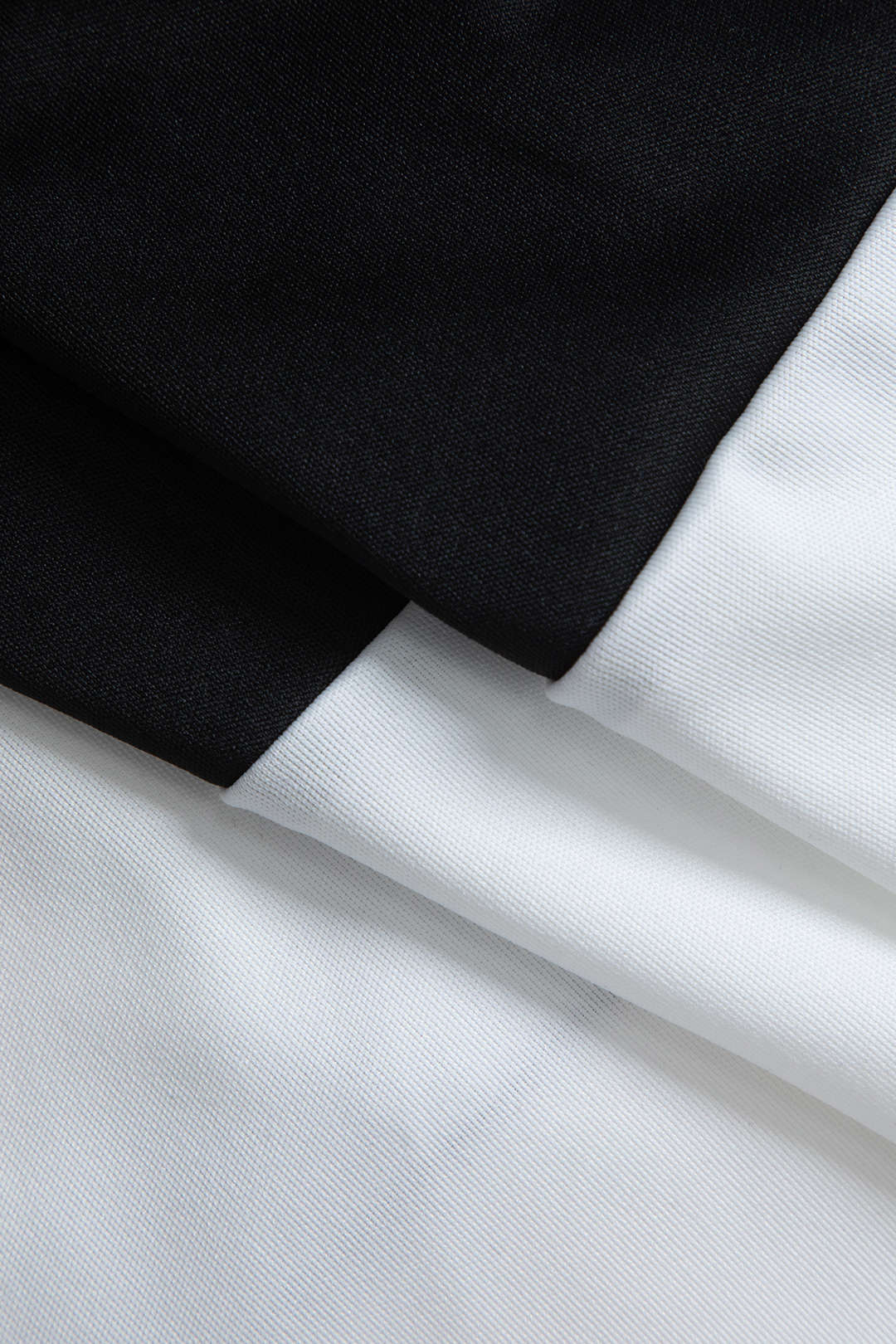 Karina | Elegantes Zweiteiler-Set mit Button-Detail & Minirock - Image 6