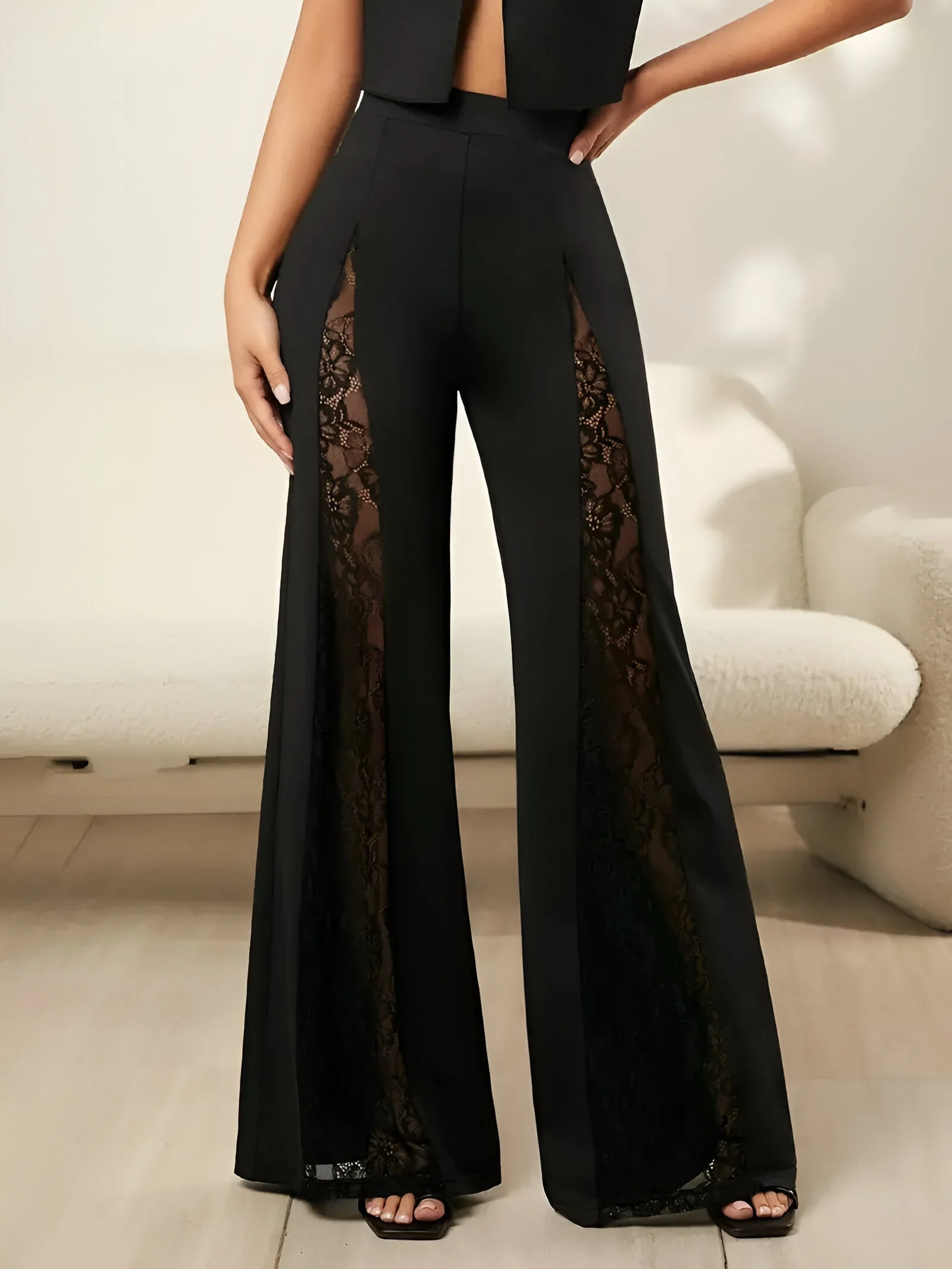 Karla | Elegante Flare-Jeans mit Spitzenapplikationen - Image 4