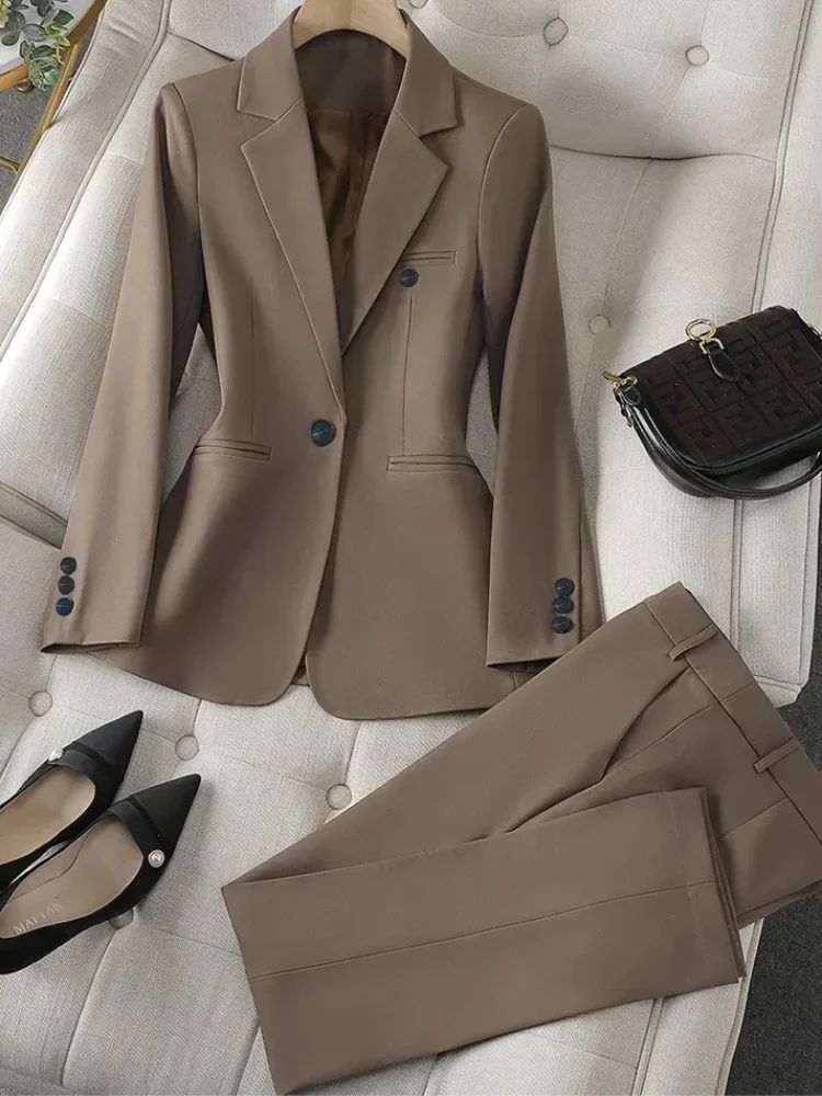 Klassisch eleganter Anzug für Damen | Hose und Blazer - Image 2