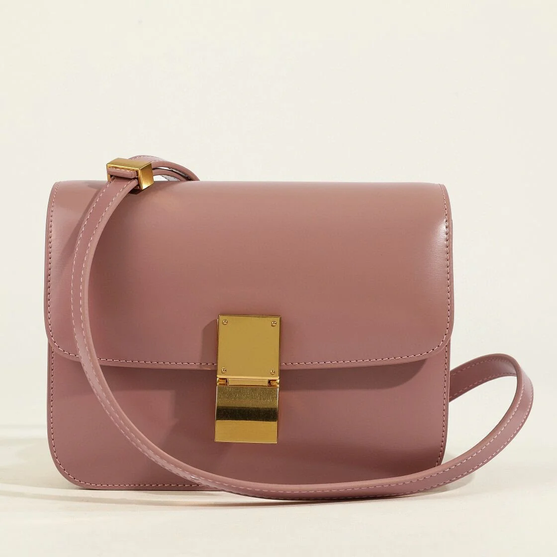 Klassische Damen-Schultertasche mit Überschlag aus echtem Leder - Image 10