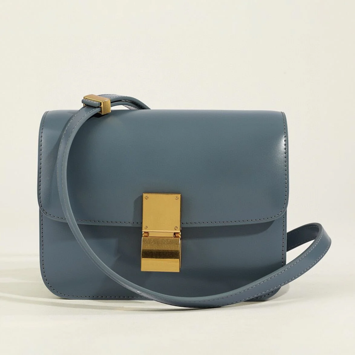 Klassische Damen-Schultertasche mit Überschlag aus echtem Leder - Image 13