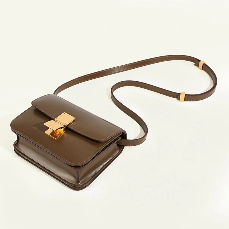 Klassische Damen-Schultertasche mit Überschlag aus echtem Leder - Image 8