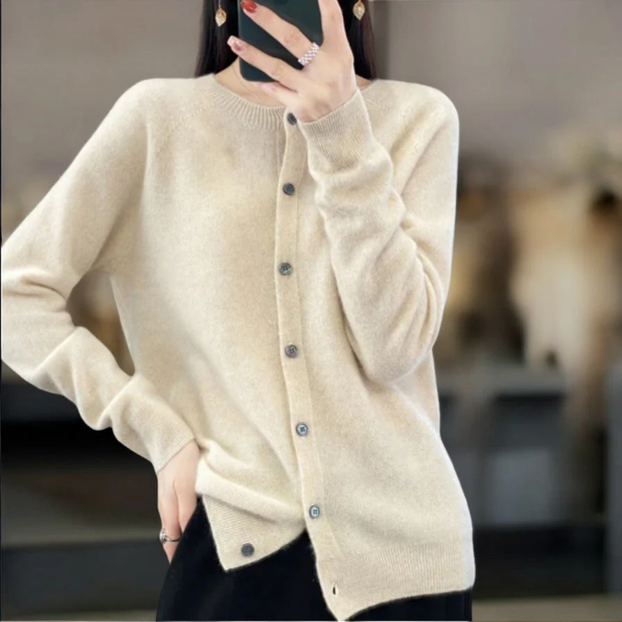 Klassische Strickjacke mit Knöpfen für Damen - Cosima - Image 4