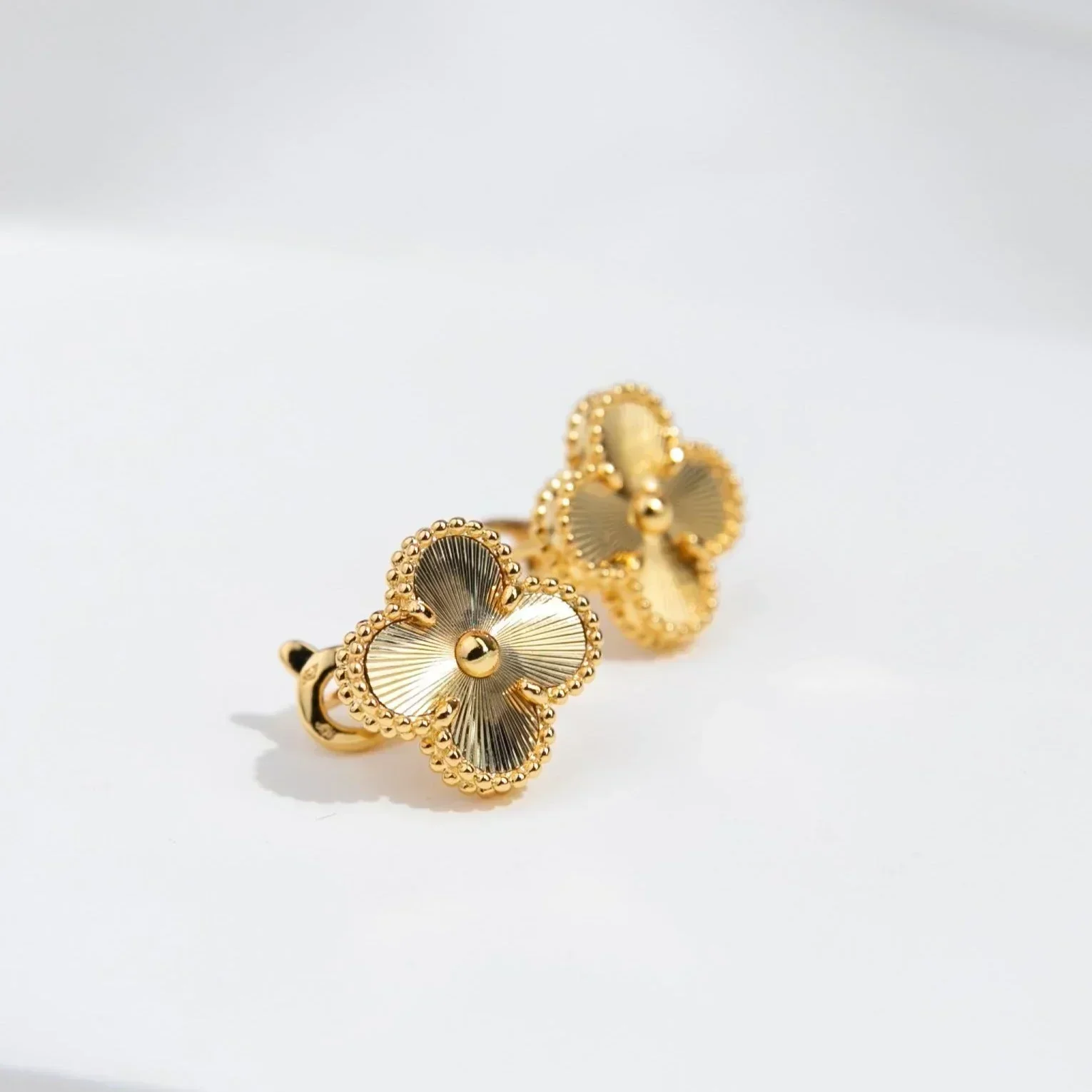 KLEEBLATT OHRRINGE | GOLD - Image 2