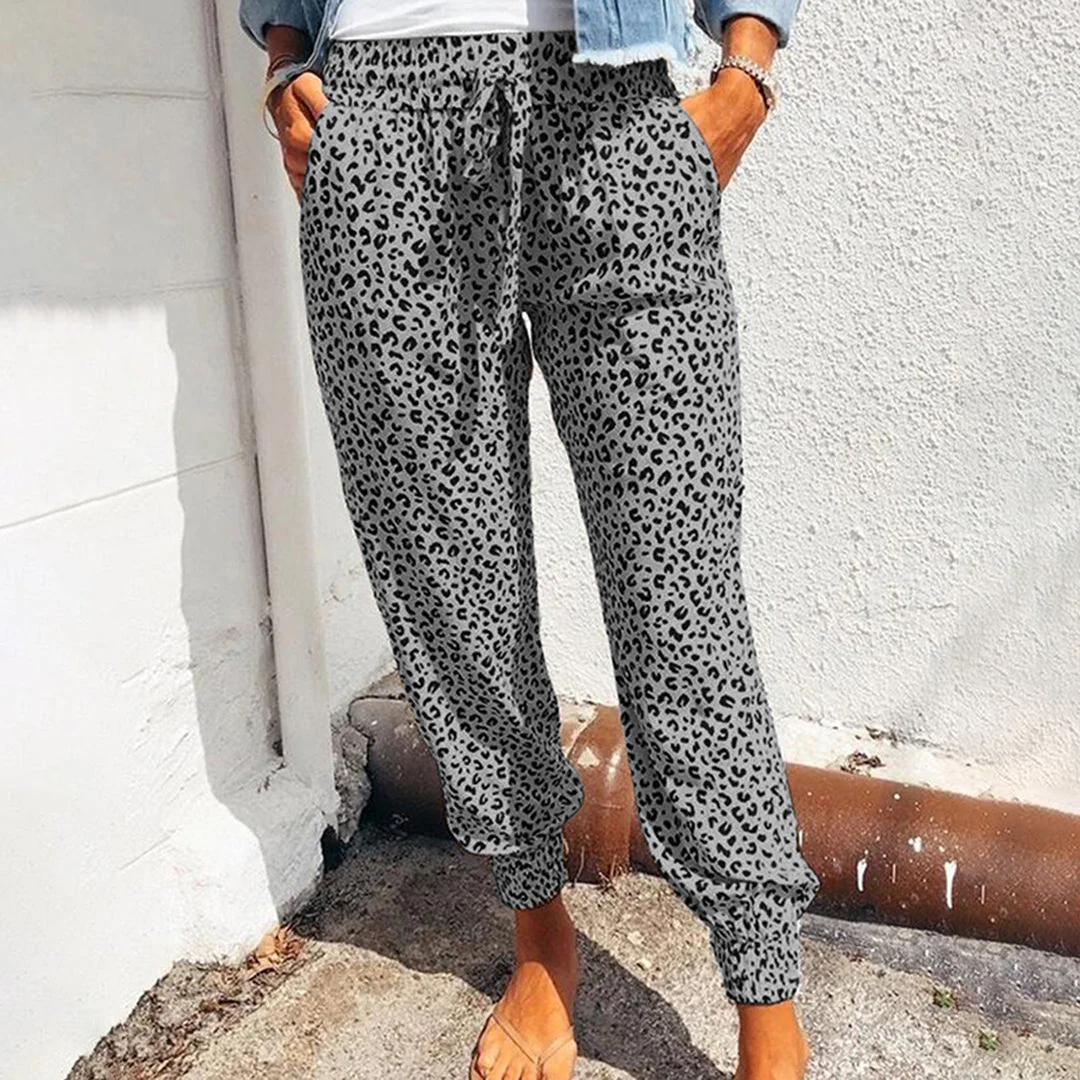 Kleo - Komfortable Damen Freizeithose mit Leopardenmuster - Image 2