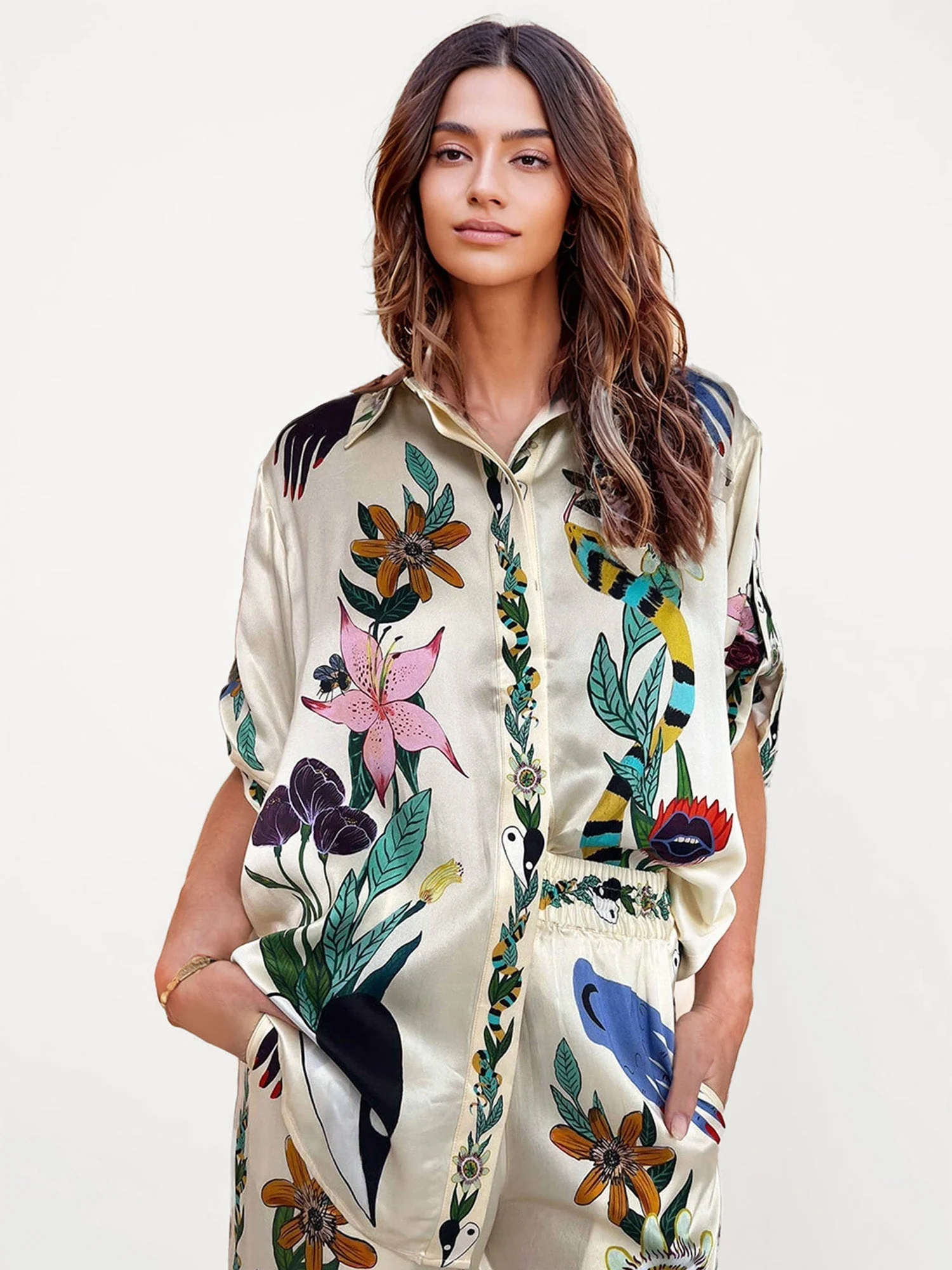Komplett satiniert mit stilvollem Druck – Oversized Hemd und passende Hose - Image 8