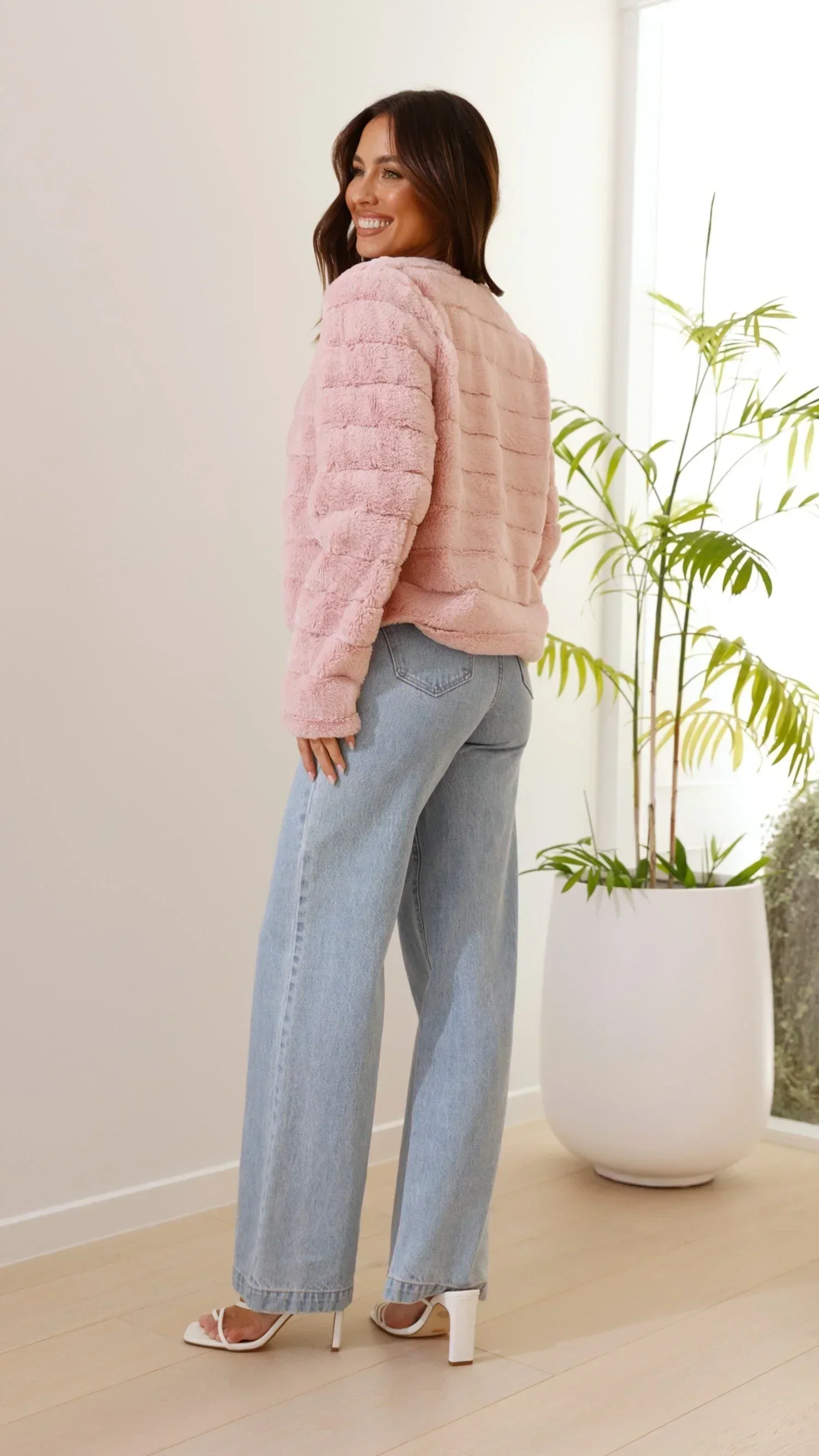 Vera | Damen Kurze Kunstfell Übergangsjacke Offener Kragen – Kunstfell Jacke 2026 - Image 21