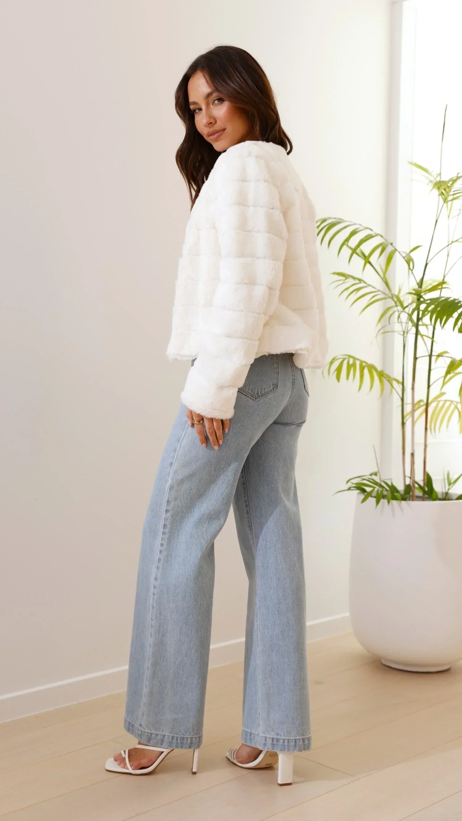 Vera | Damen Kurze Kunstfell Übergangsjacke Offener Kragen – Kunstfell Jacke 2026 - Image 3