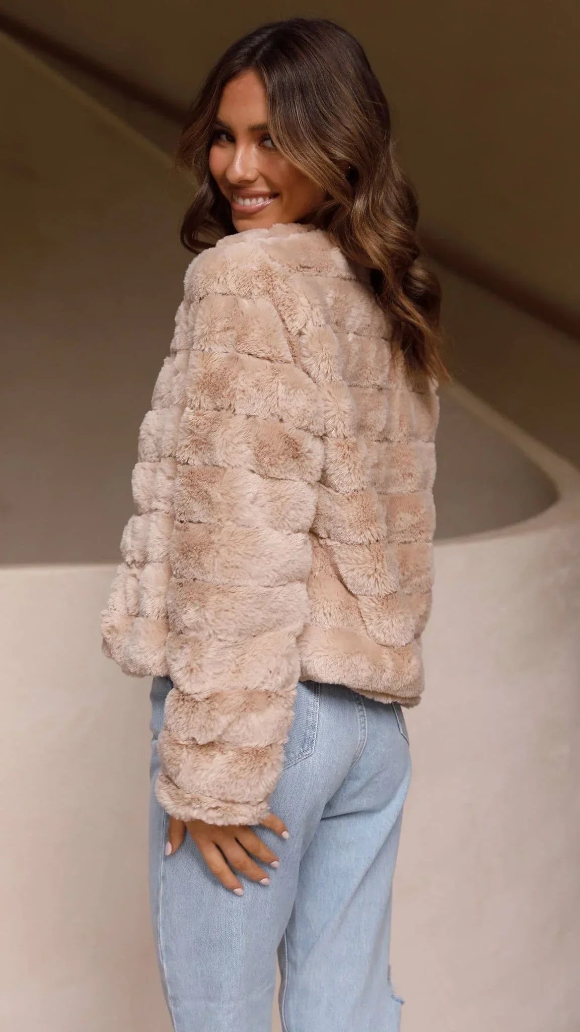 Vera | Damen Kurze Kunstfell Übergangsjacke Offener Kragen – Kunstfell Jacke 2026 - Image 30