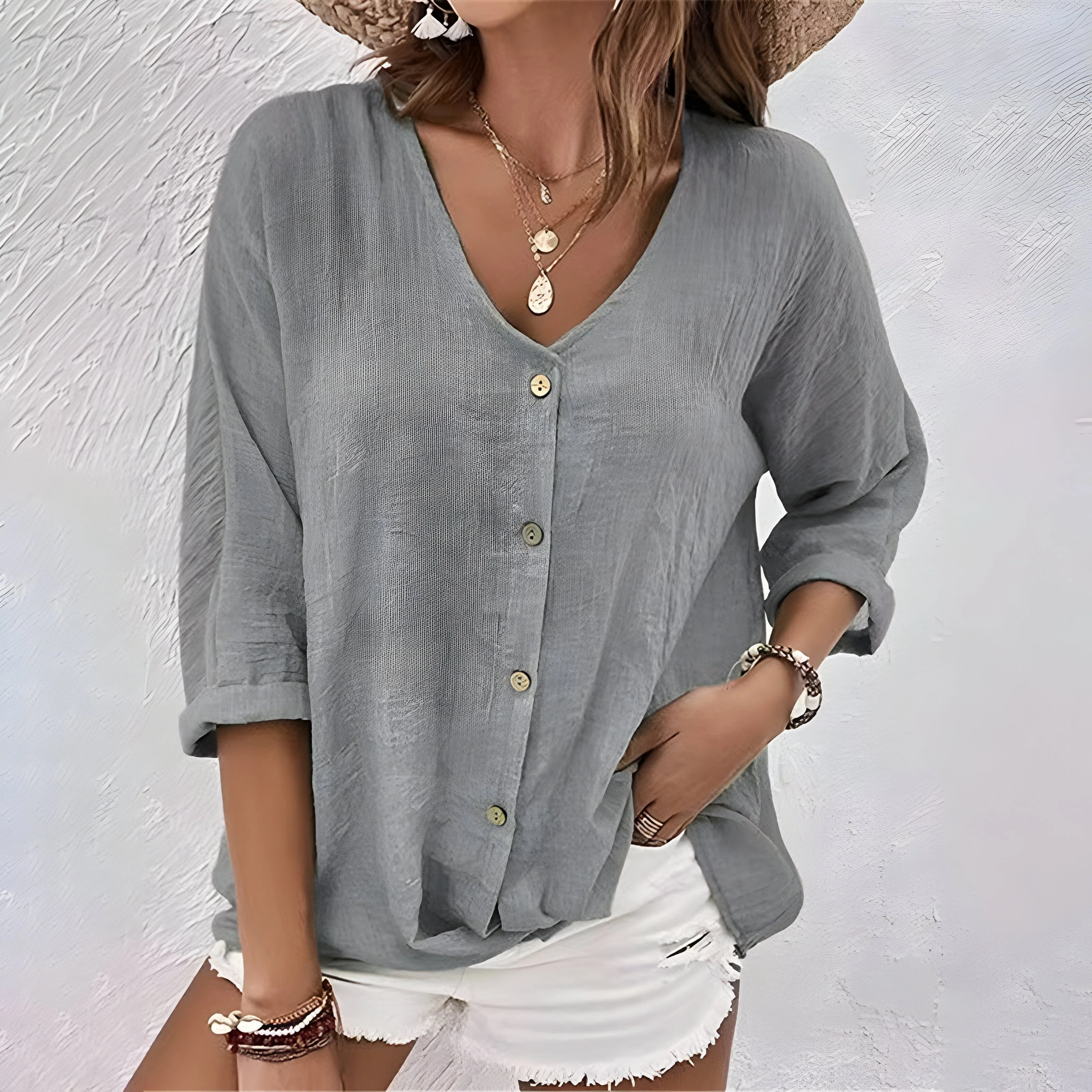 Lässige Damenbluse mit Knöpfen – Elegante Bluse für den Sommer, V-Ausschnitt, Entspannte Rollärmel, Vielseitig kombinierbar
