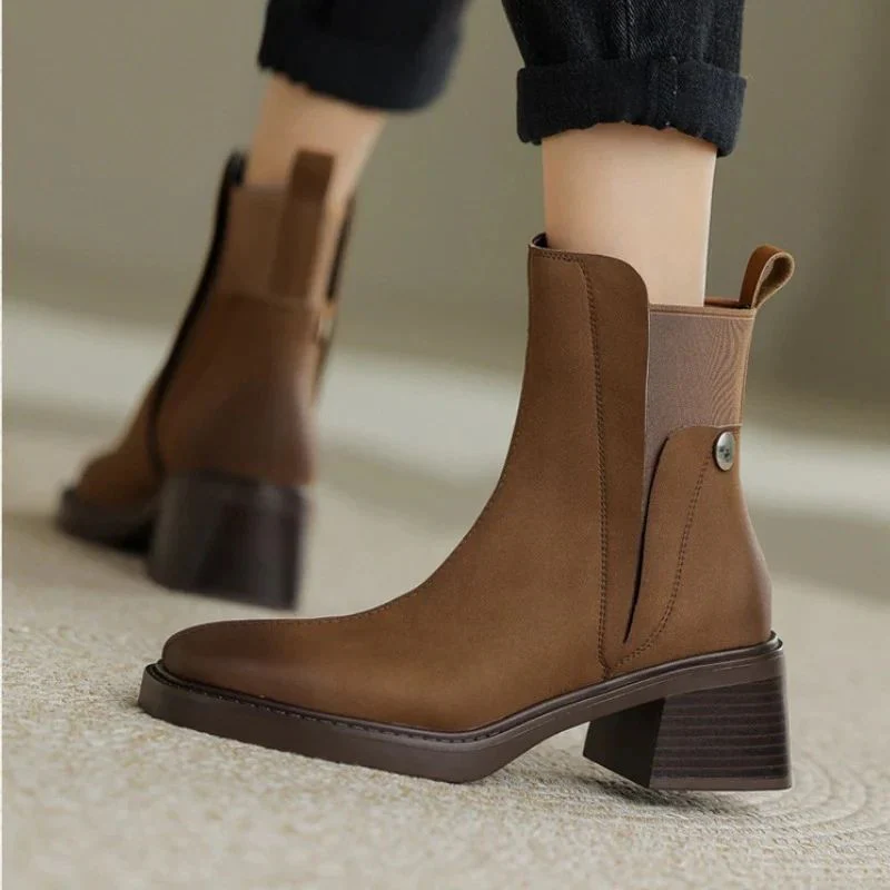 Lässige Lederstiefeletten für Frauen - Astoria - Image 2