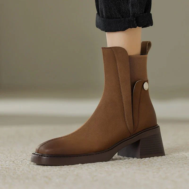 Lässige Lederstiefeletten für Frauen - Astoria - Image 3