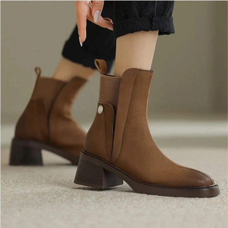 Lässige Lederstiefeletten für Frauen - Astoria - Image 4