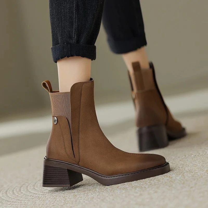 Lässige Lederstiefeletten für Frauen - Astoria - Image 5