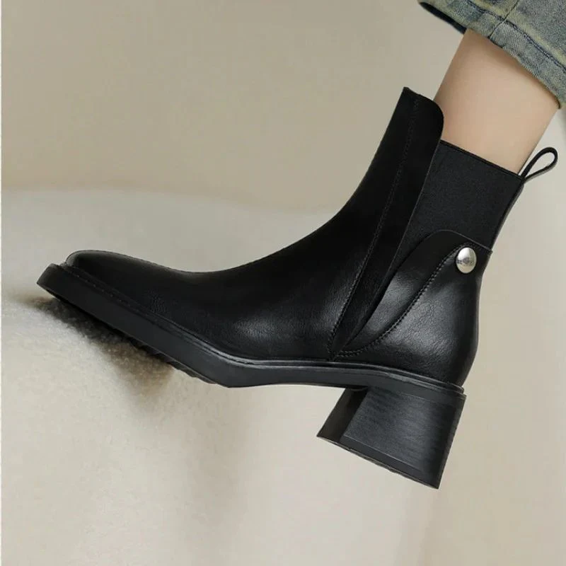 Lässige Lederstiefeletten für Frauen - Astoria - Image 6