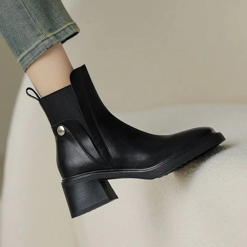 Lässige Lederstiefeletten für Frauen - Astoria - Image 7
