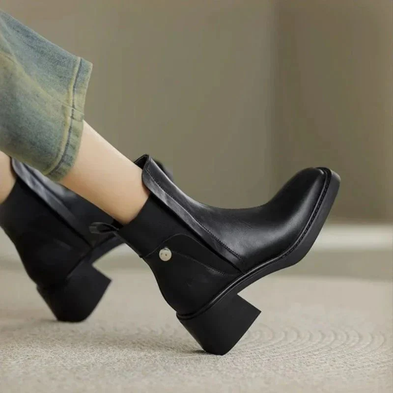Lässige Lederstiefeletten für Frauen - Astoria - Image 8