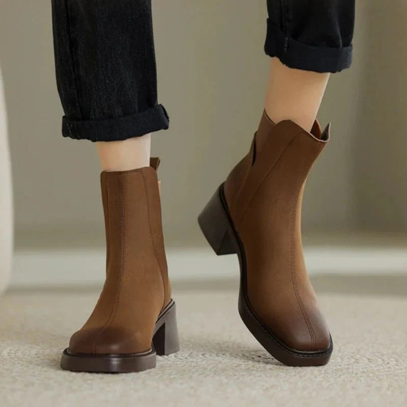 Lässige Lederstiefeletten für Frauen - Astoria - Image 9
