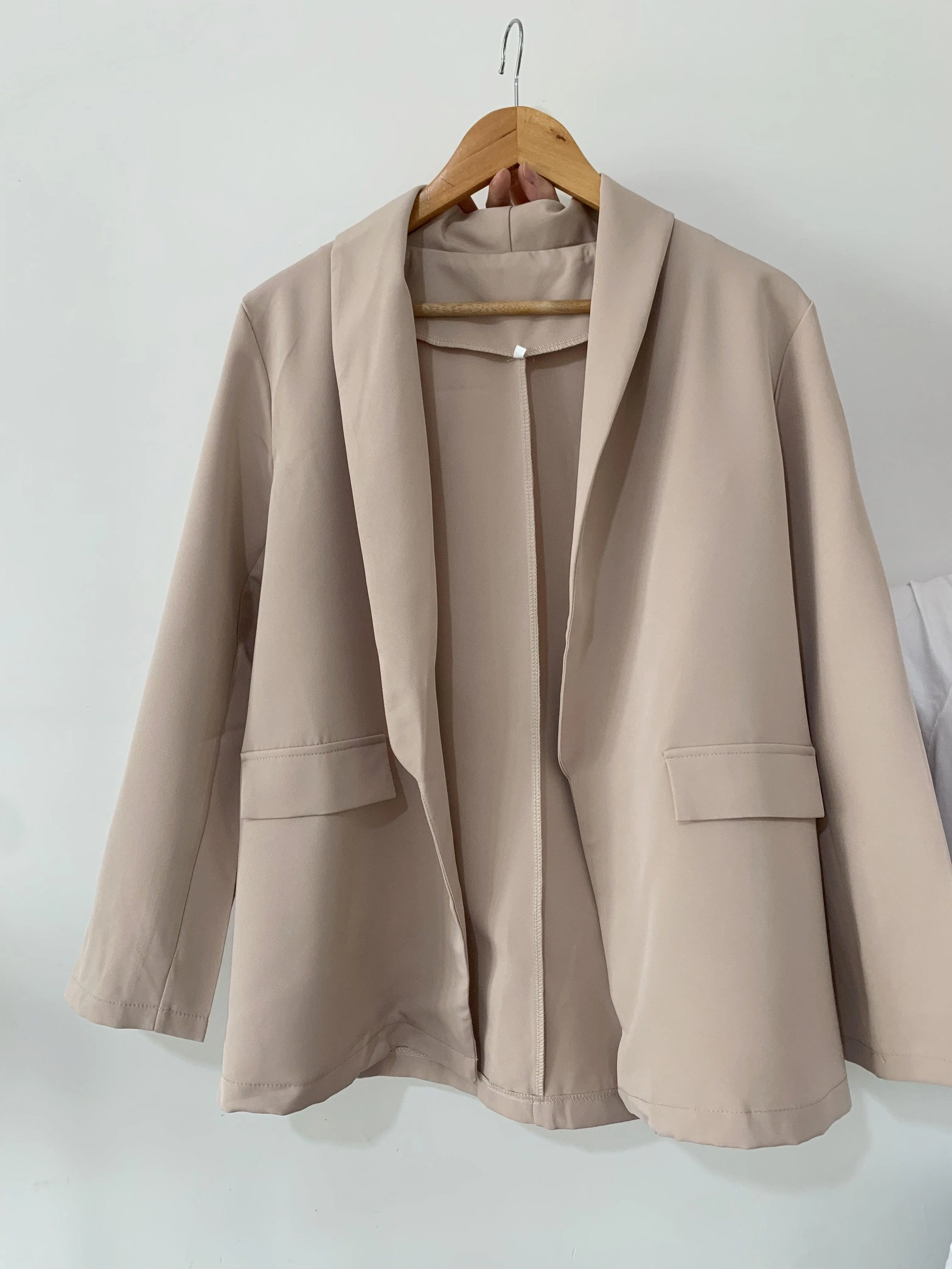 Laura – Klassischer Damenblazer mit tailliertem Schnitt - Image 4
