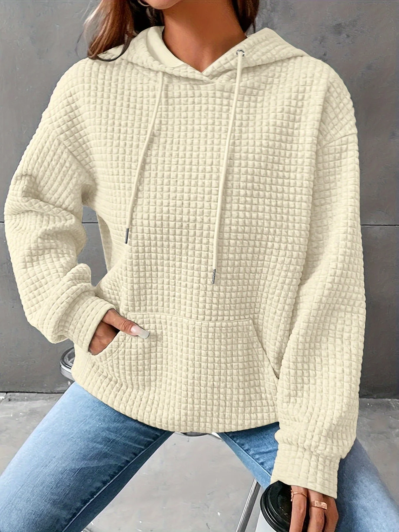 Léana™ | Texturiertes Kapuzen-Sweatshirt mit langen Ärmeln - Image 8
