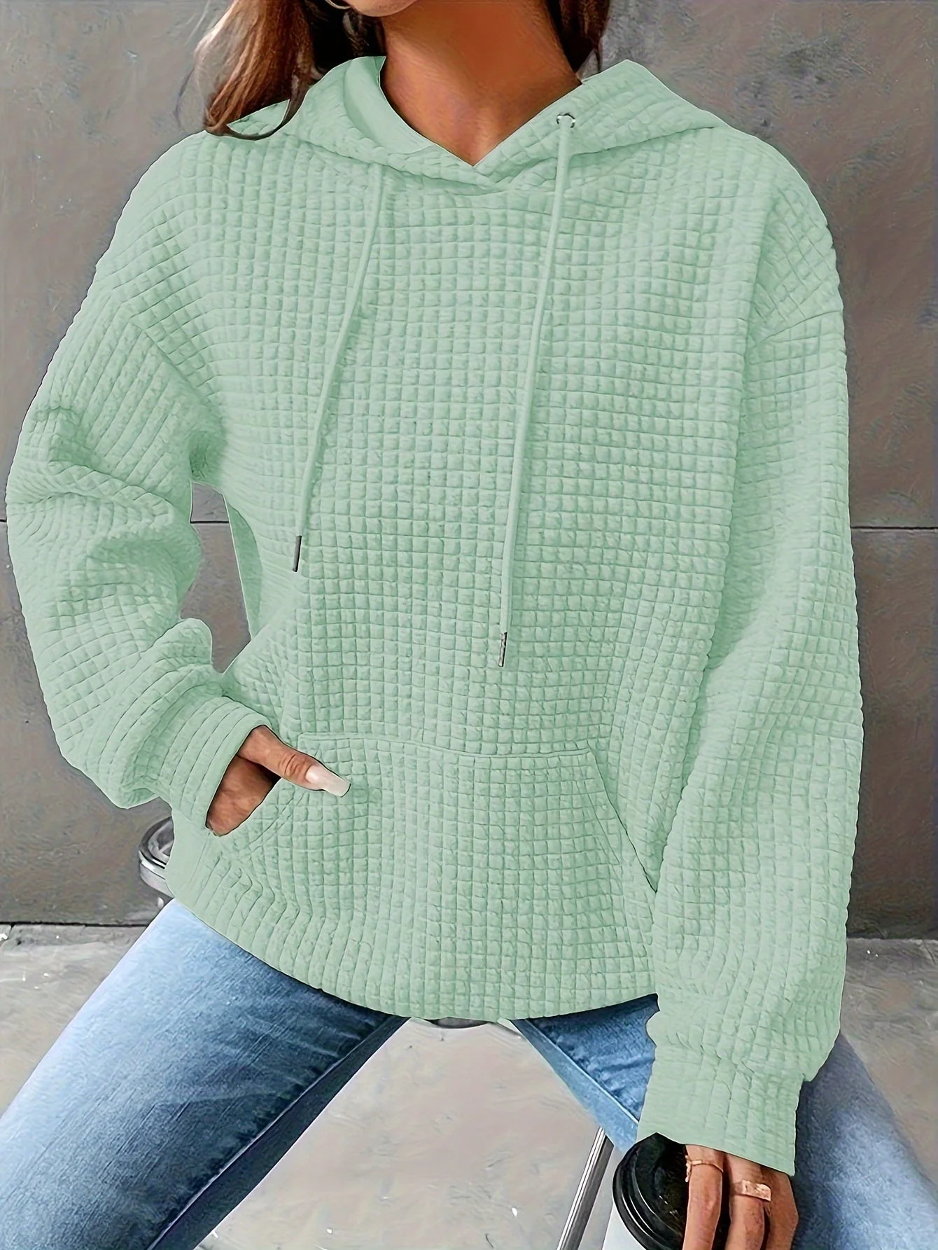 Léana™ | Texturiertes Kapuzen-Sweatshirt mit langen Ärmeln - Image 9