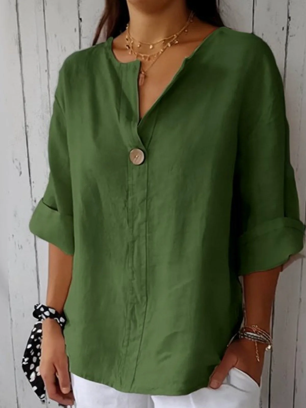 Lena – Locker geschnittene Damenbluse mit V-Ausschnitt - Image 6