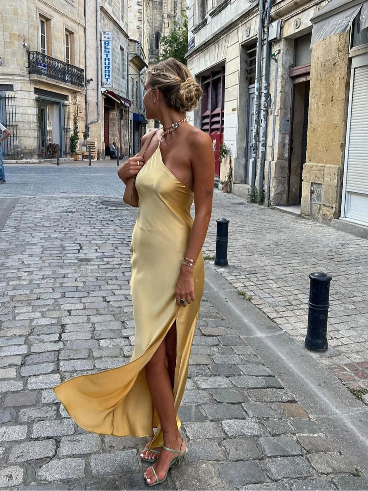 Leonie | Rückenfrei Satin Maxikleid mit zarten Spaghettiträgern – Eleganz & Glamour - Image 8