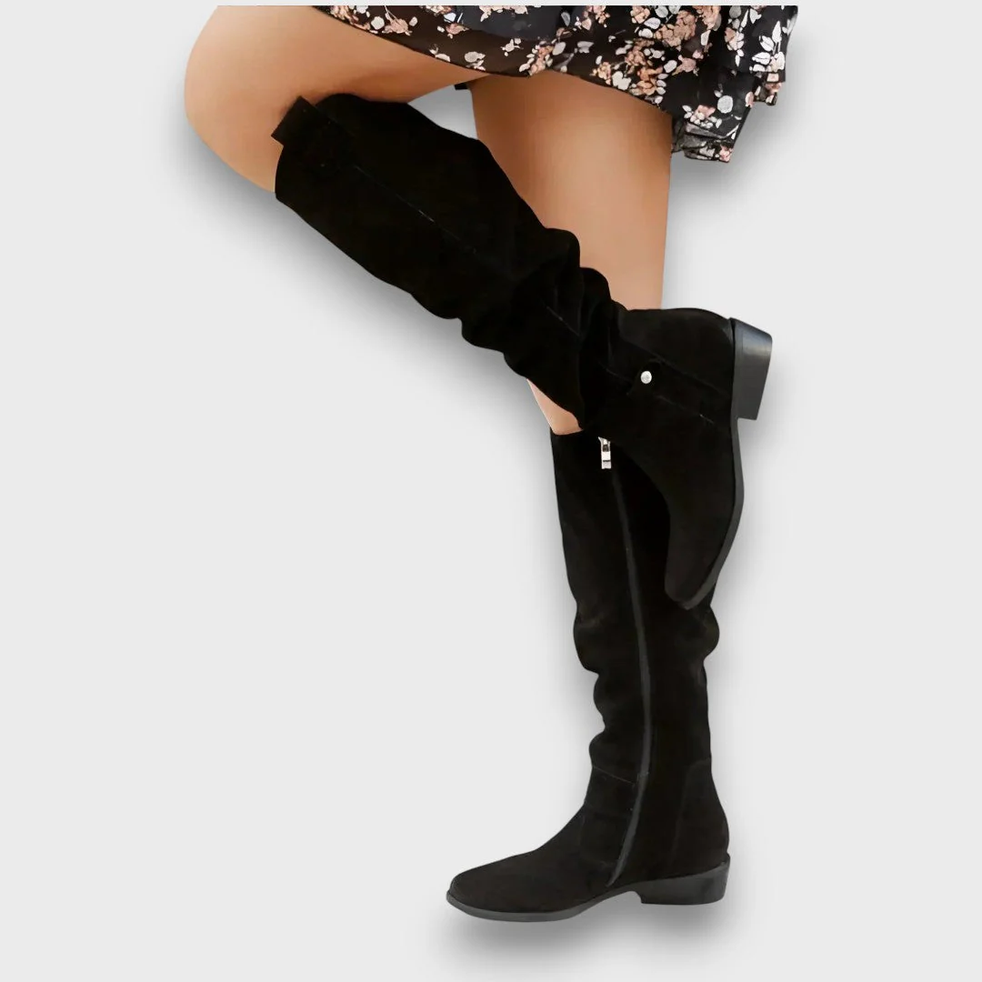 Leontine – Kniehohe Stiefel mit samtigem Charme - Image 2