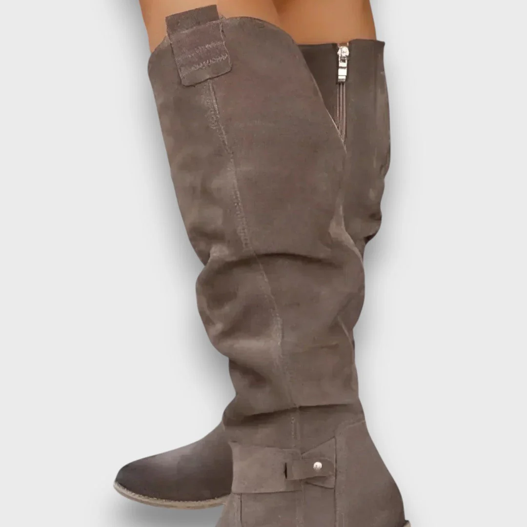 Leontine – Kniehohe Stiefel mit samtigem Charme - Image 7