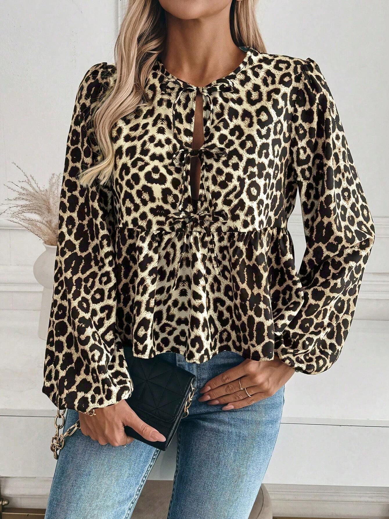 Leoprint Damenbluse mit Schleifendetail – Feminin, Auffällig & Trendbewusst - Image 2