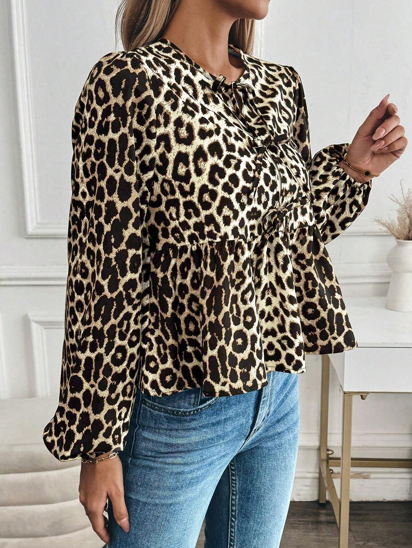 Leoprint Damenbluse mit Schleifendetail – Feminin, Auffällig & Trendbewusst - Image 4