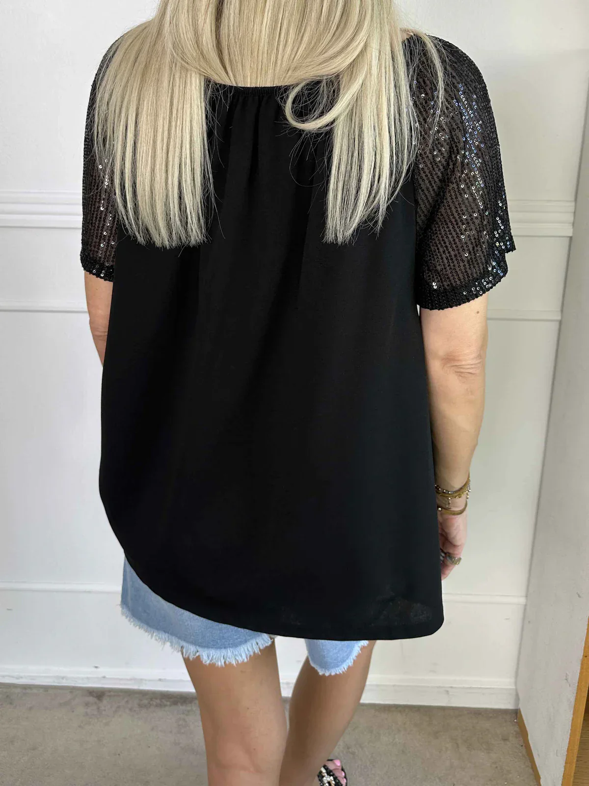 Lianora – Bluse mit Paillettenärmeln - Image 4