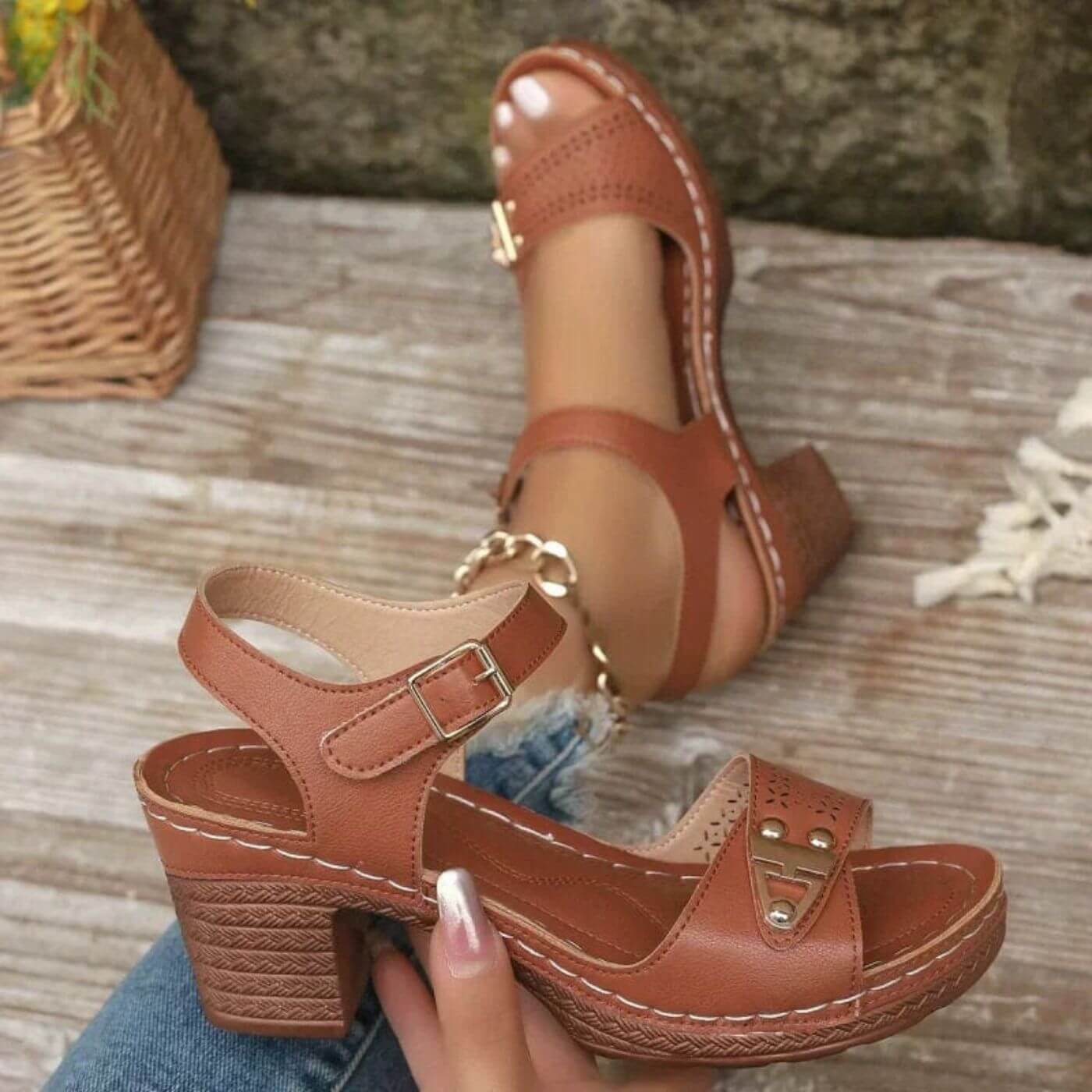 Liesel – Orthopädische Sandalen mit Absatz und Knöchelriemen - Image 4